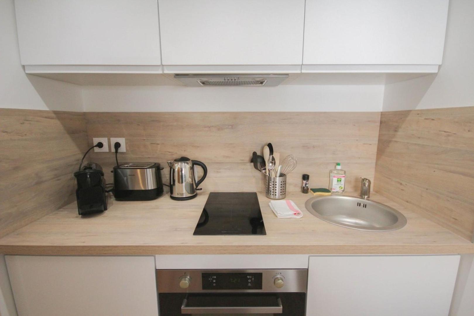 Bright, Fully-Equipped Apartment In Central Лил Екстериор снимка