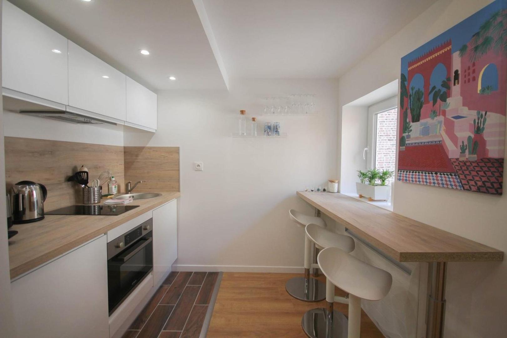 Bright, Fully-Equipped Apartment In Central Лил Екстериор снимка